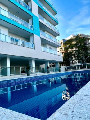 Moderno, compacto e com piscina